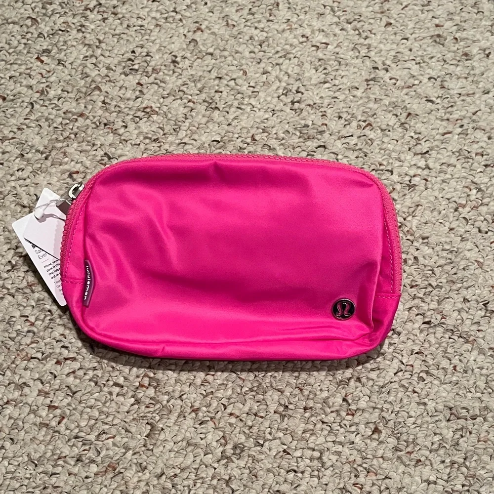 NWT Lululemon Belt Bag - Picture 1 of 5